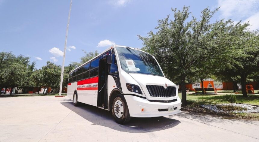 Más de 137 mil jóvenes viajan seguros en Santa Catarina con el "Santa Bus"