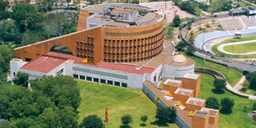 Biblioteca Raúl Rangel Frías, tres décadas de historia y arte