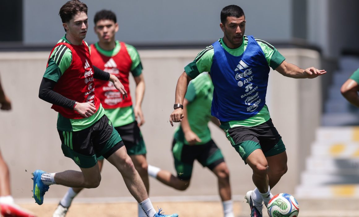 Gilberto Rafael Mora Zambrano, destacado joven del fútbol mexicano, cautiva en su presentación mediática con la selección nacional.