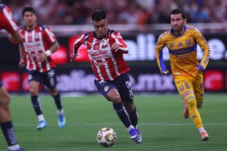 La emocionante remontada de Chivas ante Tigres los lleva a las Semifinales con un marcador global de 3-3.