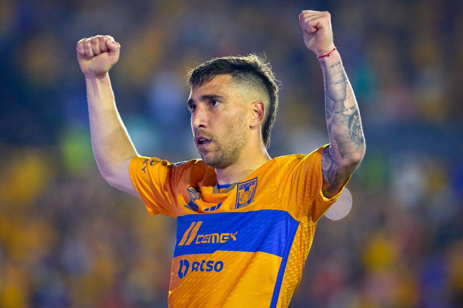 El mediocampista Gorriarán, reconocido por su entrega y capacidades, extiende su compromiso con Tigres por más temporadas.