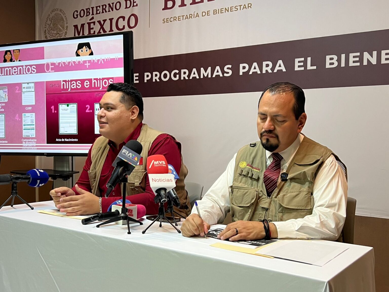 Más de 380 mil alumnos en Nuevo León recibirán la beca Rita Cetina para fortalecer su educación y futuro.