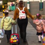 La decisión de la SEP afecta a millones de madres trabajadoras que enfrentan un prolongado periodo vacacional escolar.