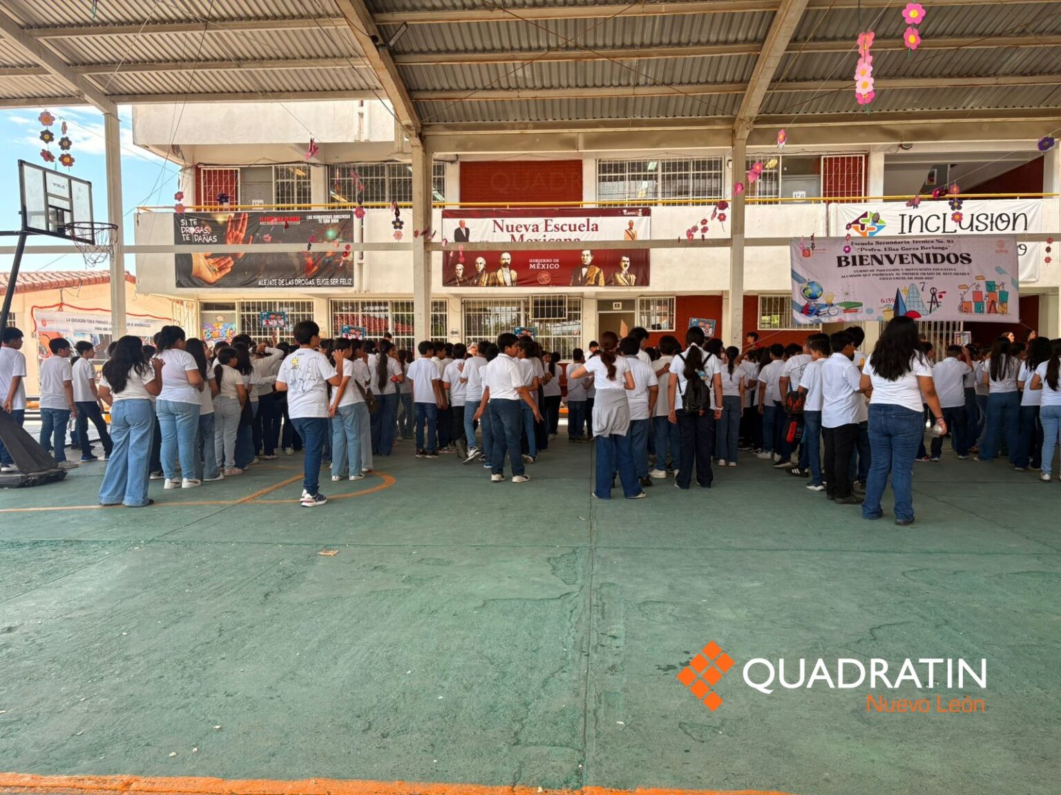 Cerca de 190 alumnos participan en un curso de inducción para conocerse y familiarizarse con su nueva secundaria.