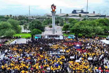 El 55 aniversario de la UANL reafirma su compromiso con la autonomía y el progreso institucional en educación superior.