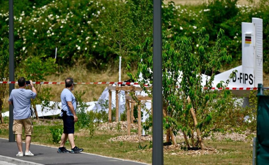 Un grave accidente aéreo en Francia dejó un saldo de once personas fallecidas debido a una avería mecánica en el avión.