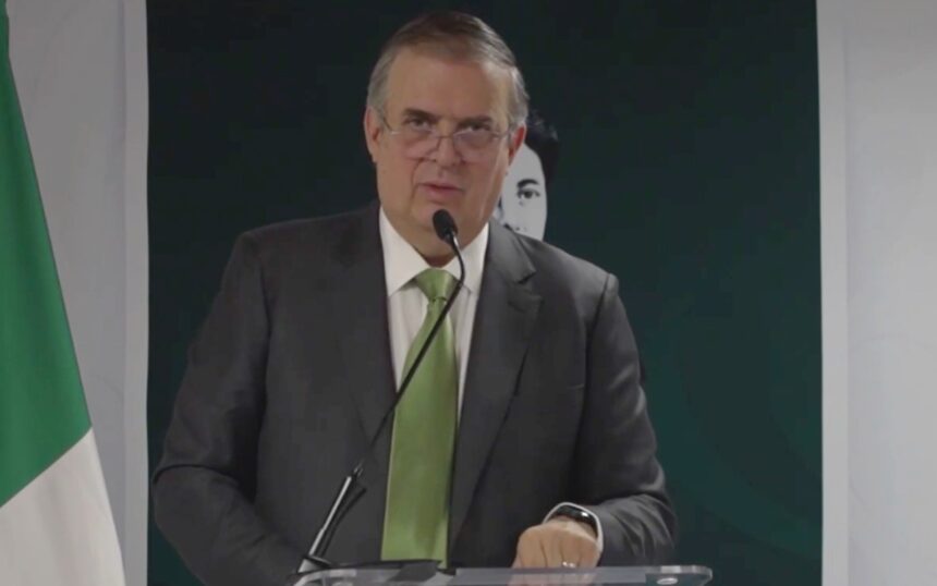 La economía mexicana enfrenta retos en el libre comercio según Ebrard, quien destaca cambios en el panorama global.