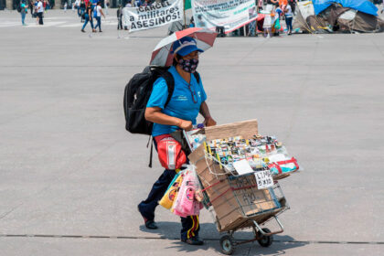 Con 622 mil nuevos empleos en México, la informalidad laboral alcanza un alarmante 54.8%. Descubre más sobre esta situación.