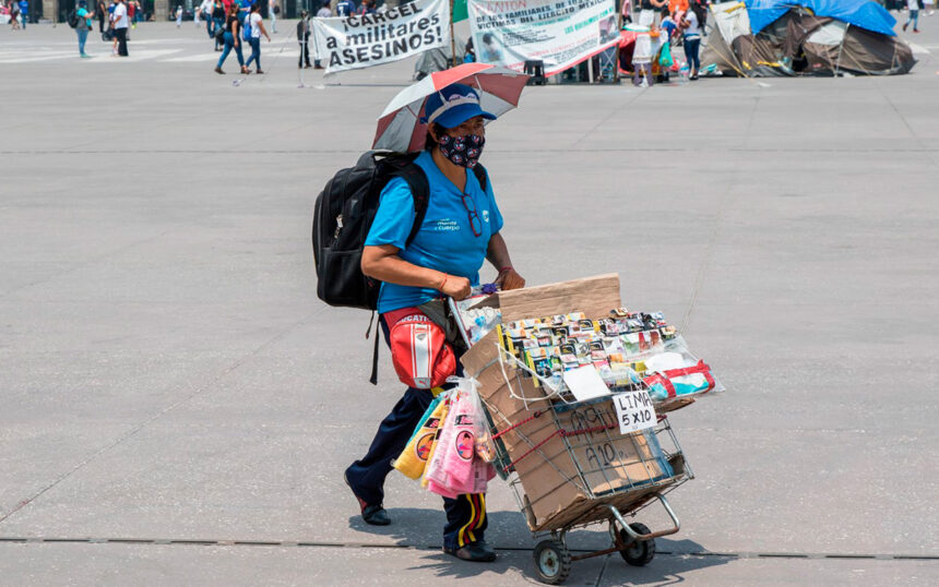 Con 622 mil nuevos empleos en México, la informalidad laboral alcanza un alarmante 54.8%. Descubre más sobre esta situación.