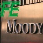 La agencia calificadora Moody's ha ajustado las calificaciones de CFE y ocho instituciones financieras, generando inquietud en el sector.
