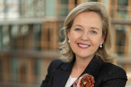 Nadia Calviño destaca el compromiso del Banco Europeo de Inversiones para fomentar inversiones en México y Europa.