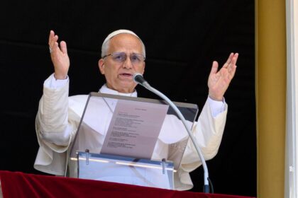 El papa Francisco ha instado a la comunidad internacional a solidarizarse con Venezuela tras los recientes sismos.