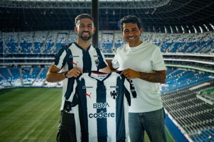 El delantero uruguayo Diego Rossi ha expresado su dedicación a Rayados en su presentación oficial como jugador del equipo.