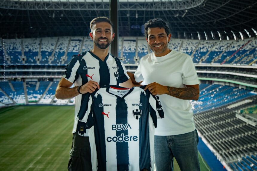 El delantero uruguayo Diego Rossi ha expresado su dedicación a Rayados en su presentación oficial como jugador del equipo.