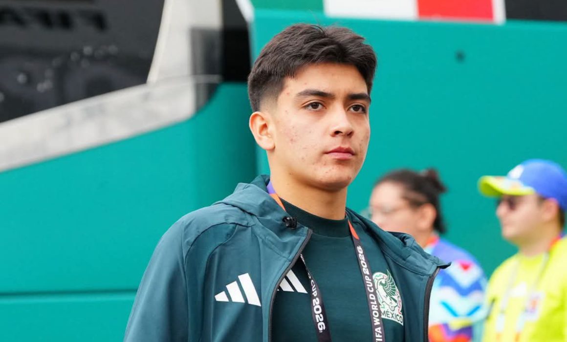 Descubre la historia de Gilberto Mora, el joven talento que está revolucionando el futbol mexicano con su notable récord.
