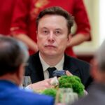 El ascenso de Musk como el primer billonario del mundo impacta el mercado con SpaceX y su nueva dirección en inteligencia artificial.