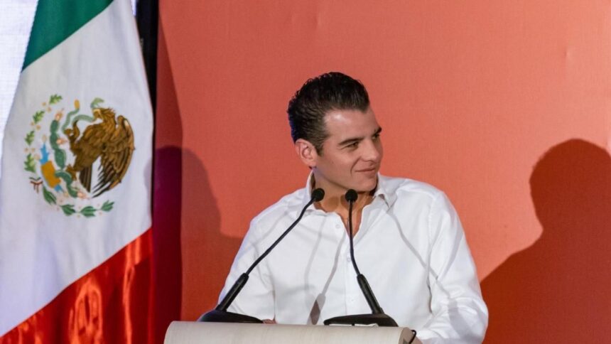 La educación en Nuevo León, bajo la dirección de Miguel Flores, se consolida como referente nacional, centrándose en niños y jóvenes.