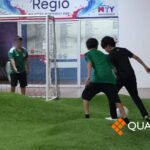 Los niños viven la emoción del Mundial en una cancha inclusiva, donde el deporte promueve la unión y la diversión.