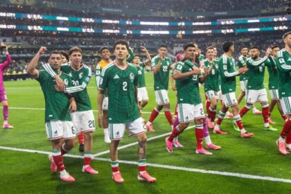Decenas de marcas transforman sus nombres al español en apoyo a la Selección Nacional de México en el duelo contra Inglaterra.