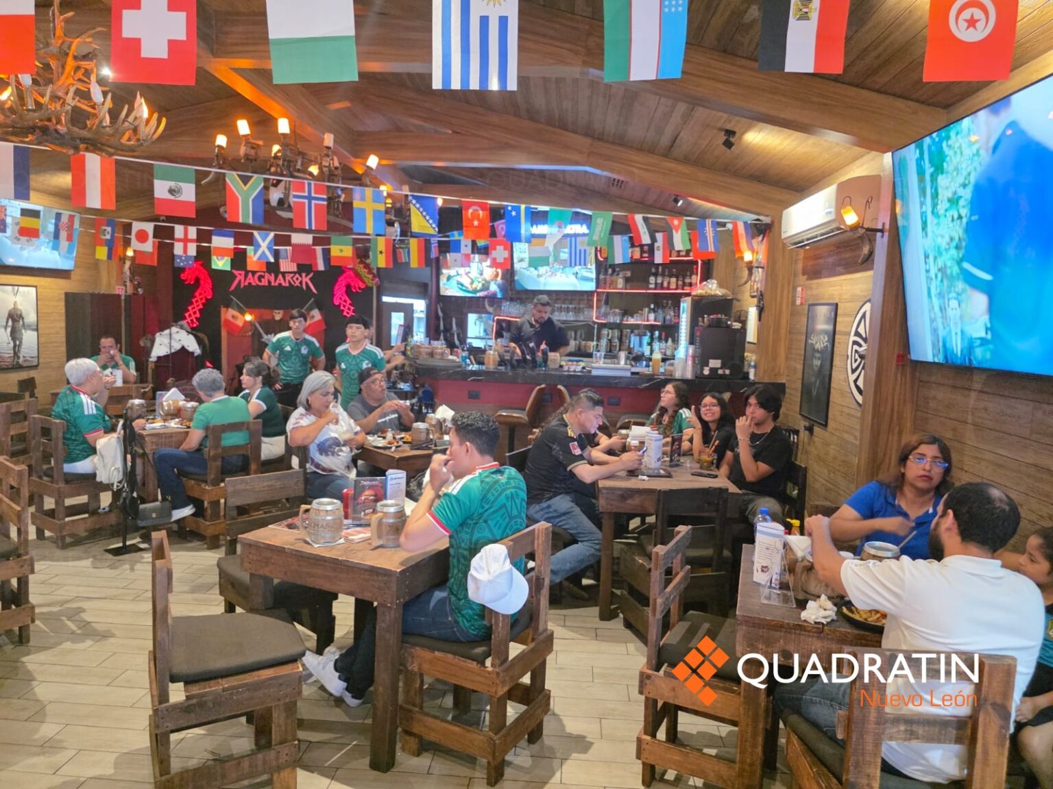 La afición mexicana respalda al Tri, anticipando una victoria contra Chequia y un avance seguro en el Mundial.