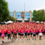 Cerca de mil mujeres se unieron al Baile Fitness en Monterrey para disfrutar de una jornada llena de música y ejercicio al aire libre.