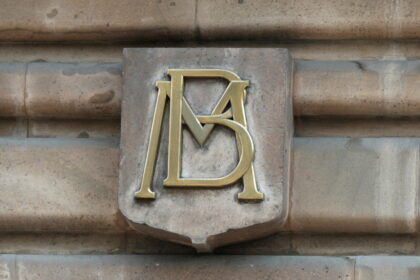 La decisión de Banxico de mantener la tasa de interés en 6.5% es clave para el panorama económico actual.