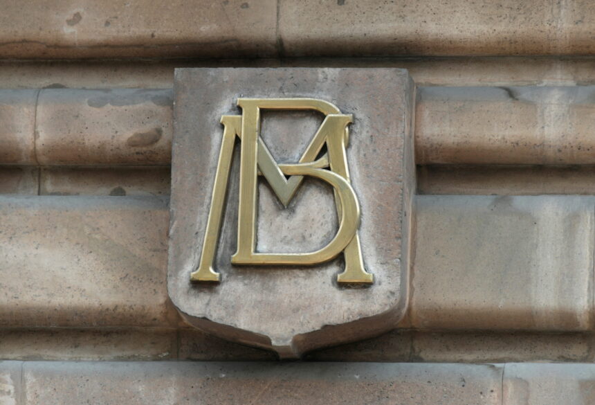 La decisión de Banxico de mantener la tasa de interés en 6.5% es clave para el panorama económico actual.
