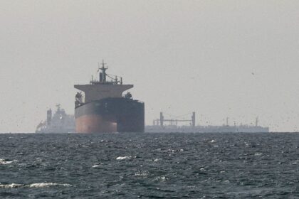 El Reino Unido interceptó el petrolero Smyrtos, parte de la flota fantasma de Rusia. Descubre más sobre esta operación.