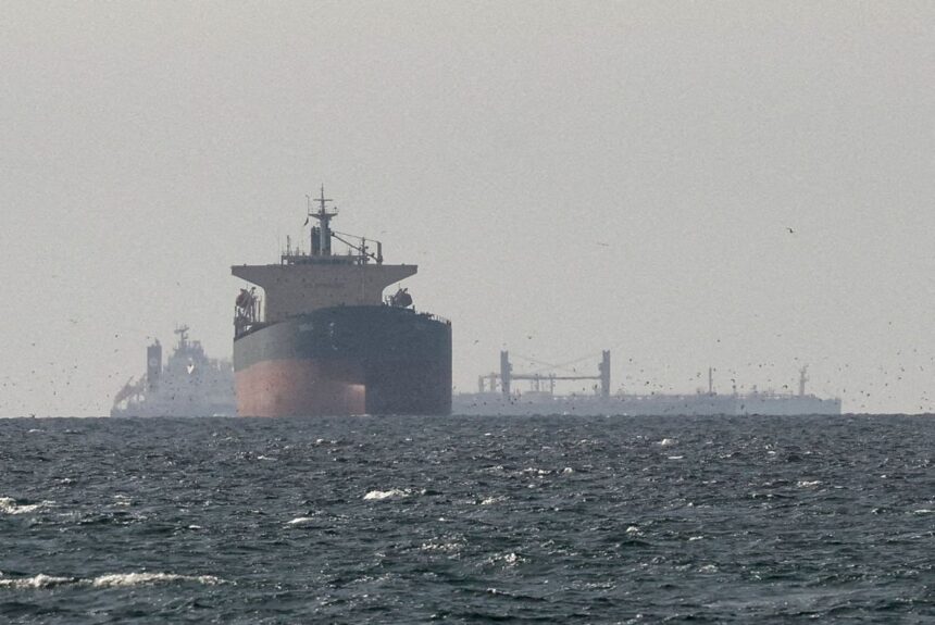 El Reino Unido interceptó el petrolero Smyrtos, parte de la flota fantasma de Rusia. Descubre más sobre esta operación.