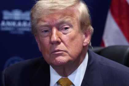 Donald Trump pone fin al alto al fuego con Irán y advierte sobre un nuevo ataque inminente tras sus críticas a las negociaciones.