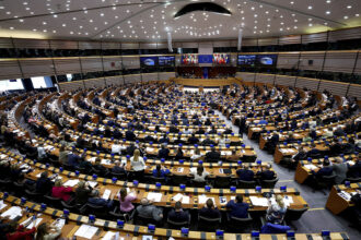 El acuerdo comercial y político entre la UE y México recibe apoyo en la Eurocámara, avanzando hacia su adopción final.