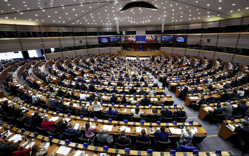 El acuerdo comercial y político entre la UE y México recibe apoyo en la Eurocámara, avanzando hacia su adopción final.