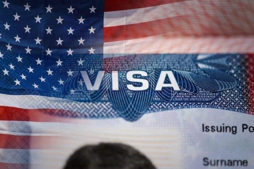 La nueva propuesta del gobierno de Trump busca endurecer los visados para estudiantes y periodistas en Estados Unidos.